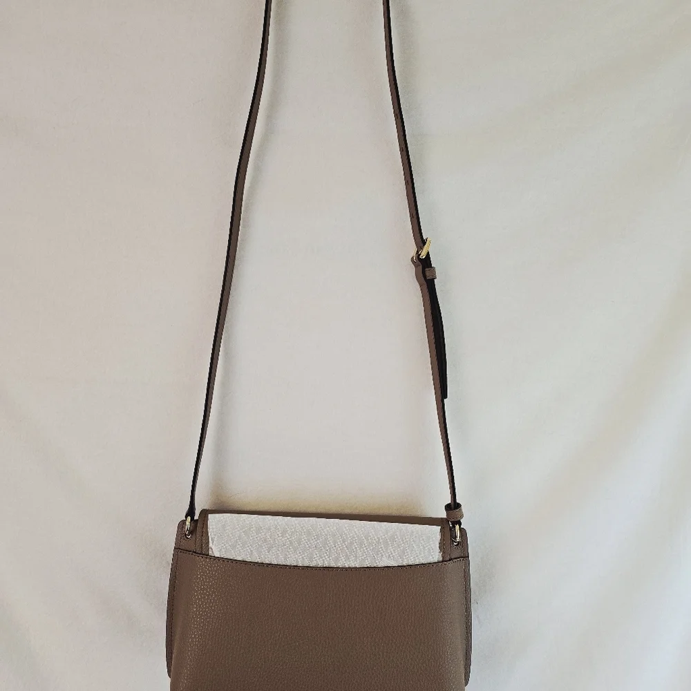 NWT Michael Kors Evelyn Medium Flap Crossbody Bag Beige Pebbled Leather Purse
